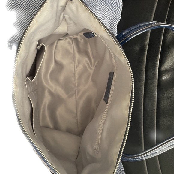 COACH NYLON BAG IN NAVY - Picture 7 of 16